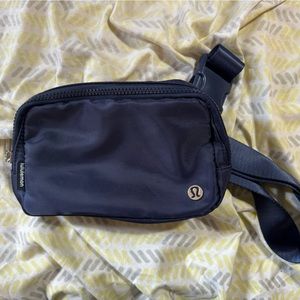 Lululemon 1L blue sling bag